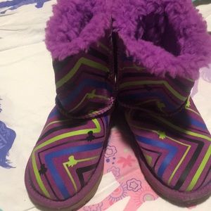 Fair condition Pre owned size 10 toddler Uggs. Color is purple with design.